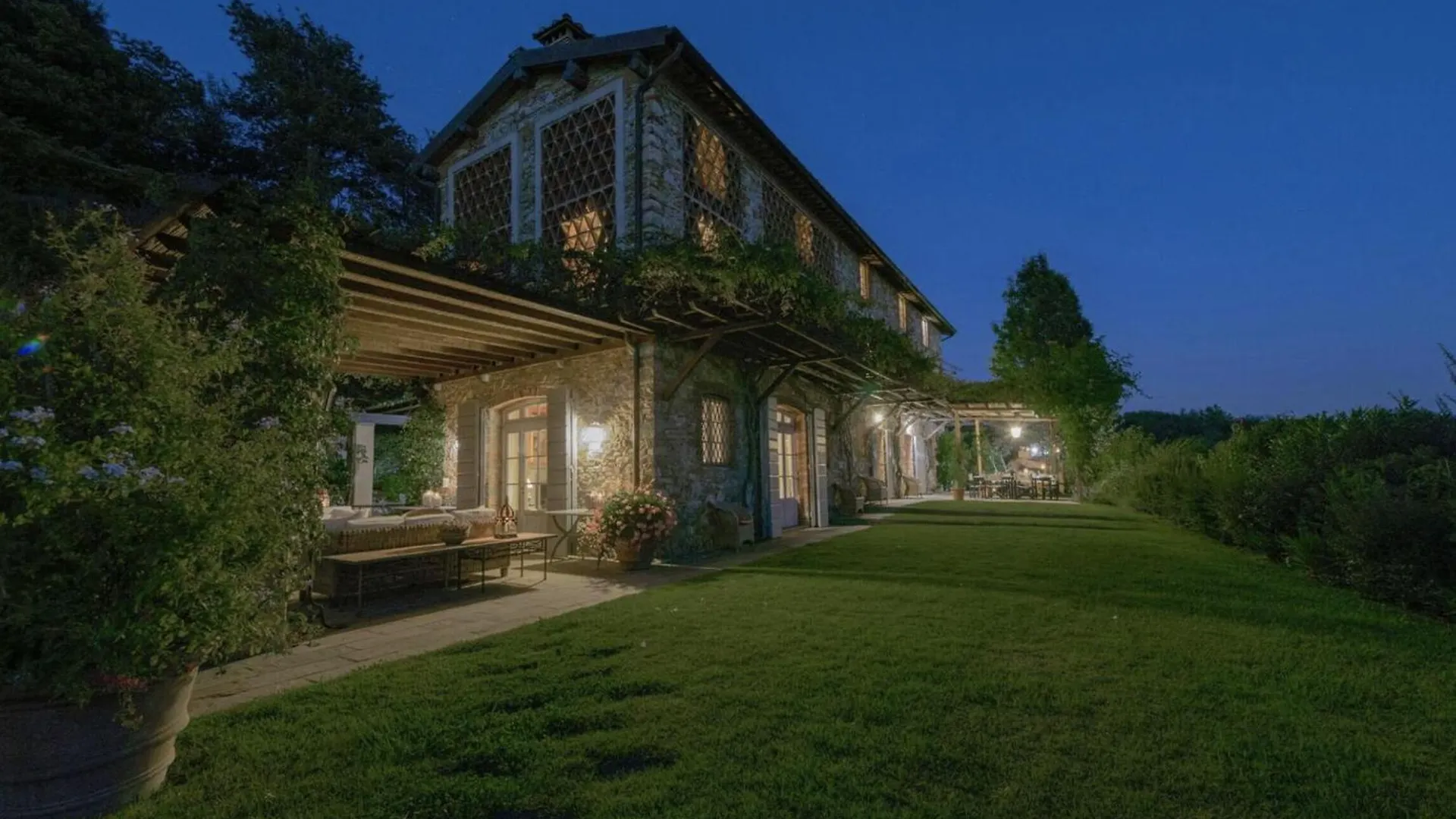 Luxury Pool Villa Oliveto 12 - Belcantovillas Marlia